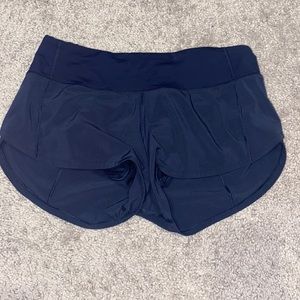 Lululemon Speed Up 2.5in short, lined, size 2, dark blue